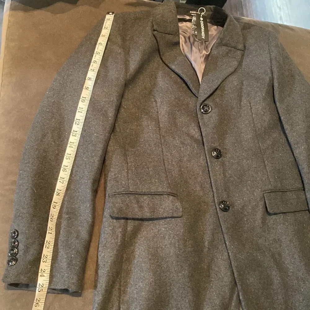 Men’s Gray Coat Winter Jacket with Detachable Plaid Scarf Size M NWT